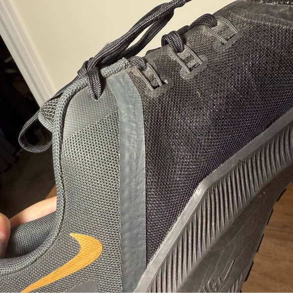 Nike Quest Black and Gold Running Shoes, Men’s 11.5 - Picture 6 of 7